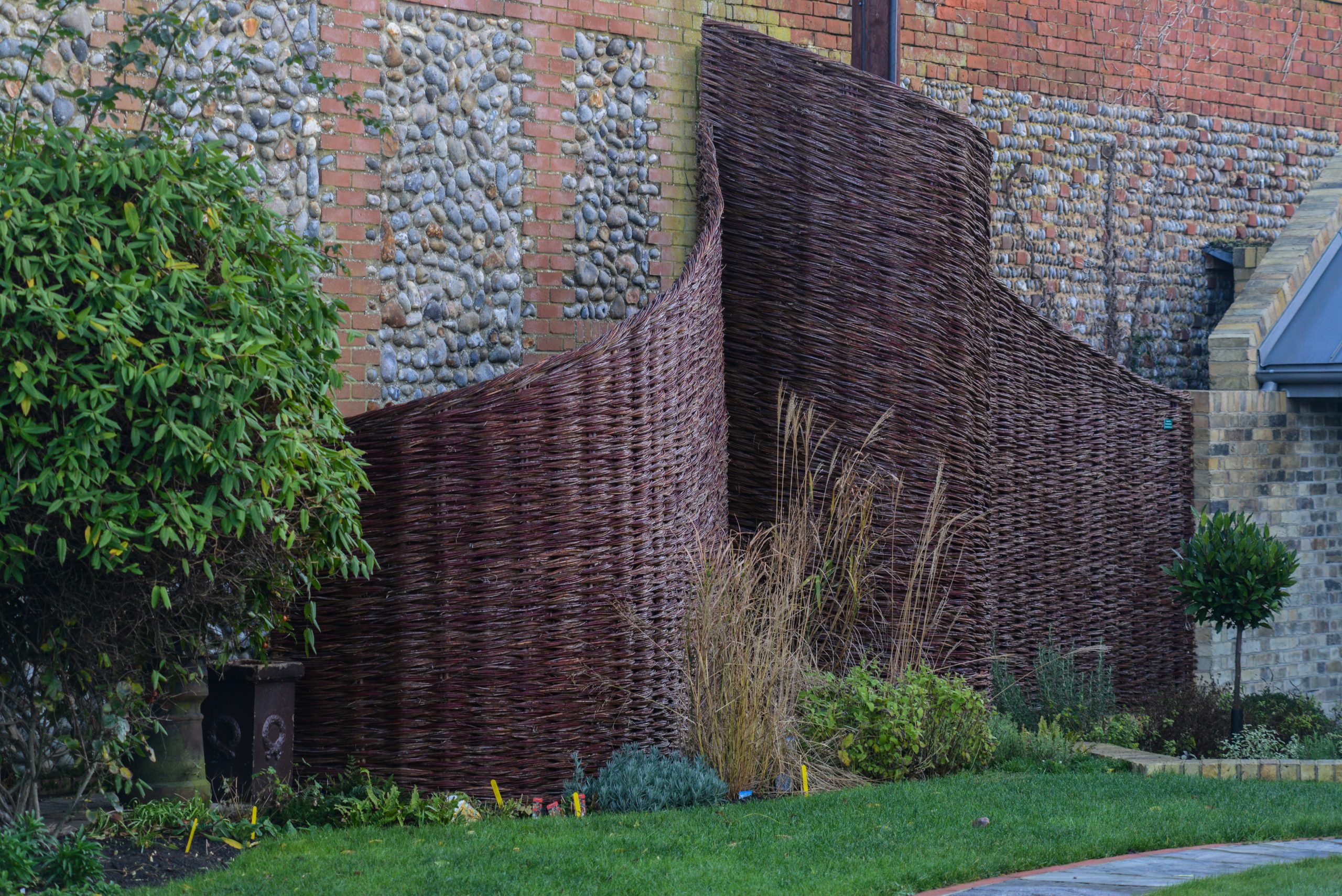 custom willow wave fence