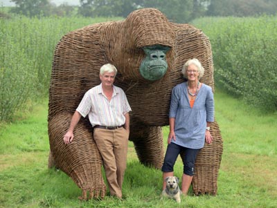 willow sculpture gorilla